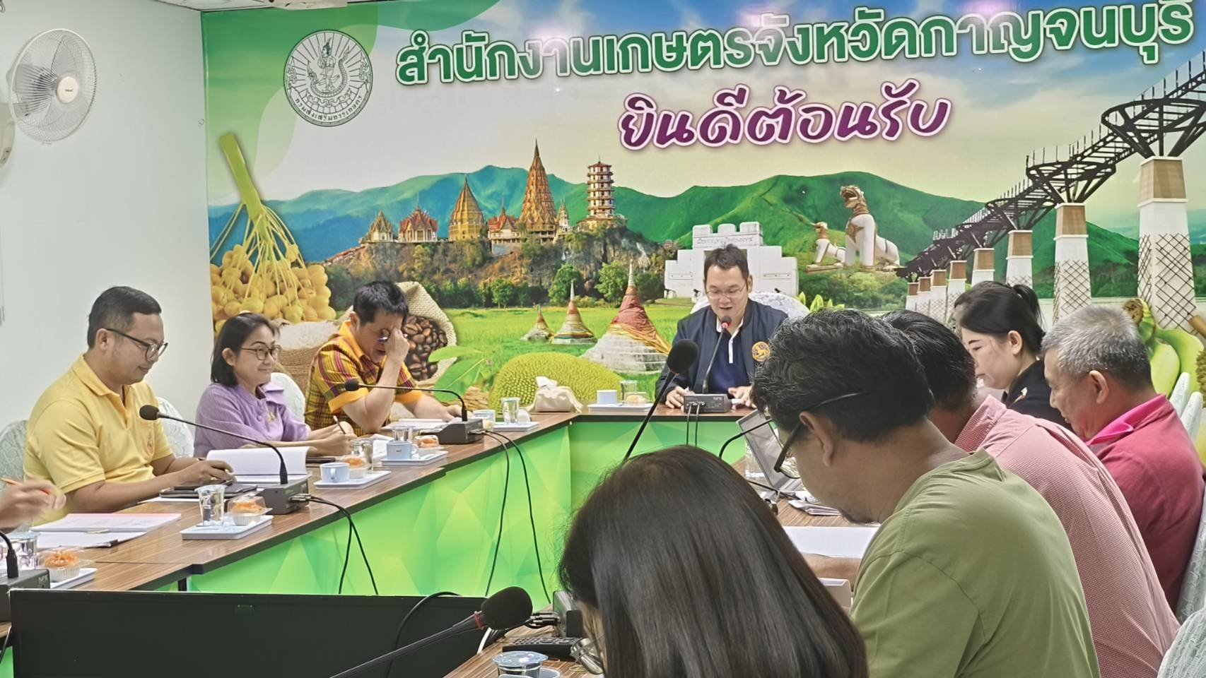 กาญจนบุรี-เกษตรอำเภอจัดประชุมคณะอนุกรรมการในการส่งเสริมวิสาหกิจชุมชนต่างๆ