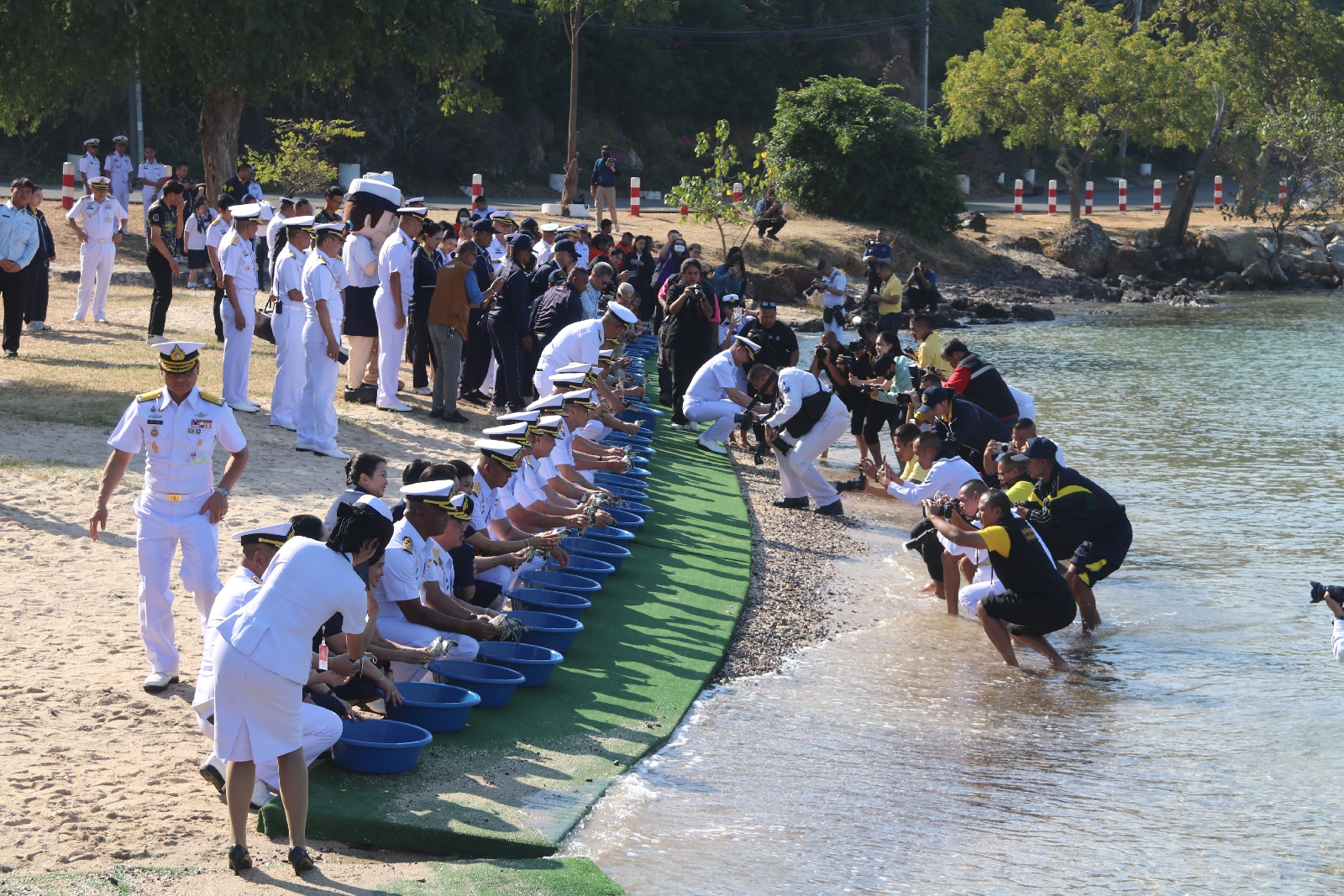 ชลบุรี-ผู้บัญชาการทหารเรือ เปิดกิจกรรมรักษ์ทะเลไทย