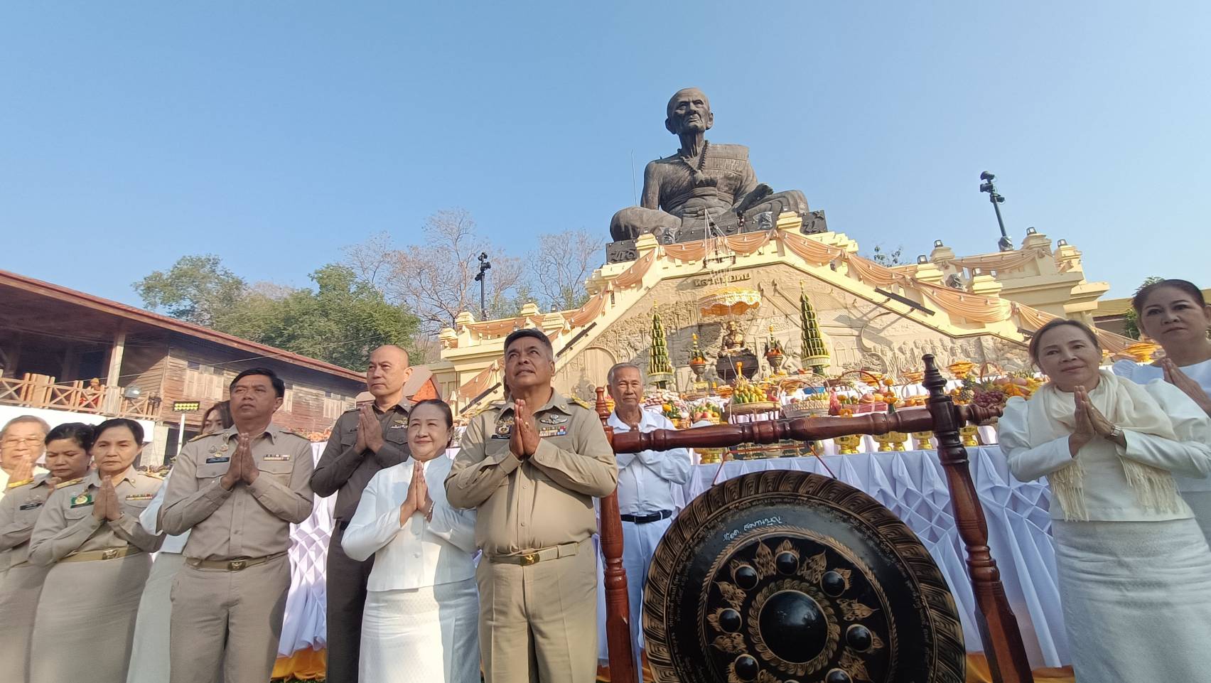 เพชรบูรณ์-ชาวอำเภอชนแดนบวงสรวงงาน “ถวายบายศรีร้อยมาลัย รวมใจถวายหลวงพ่อทบ”