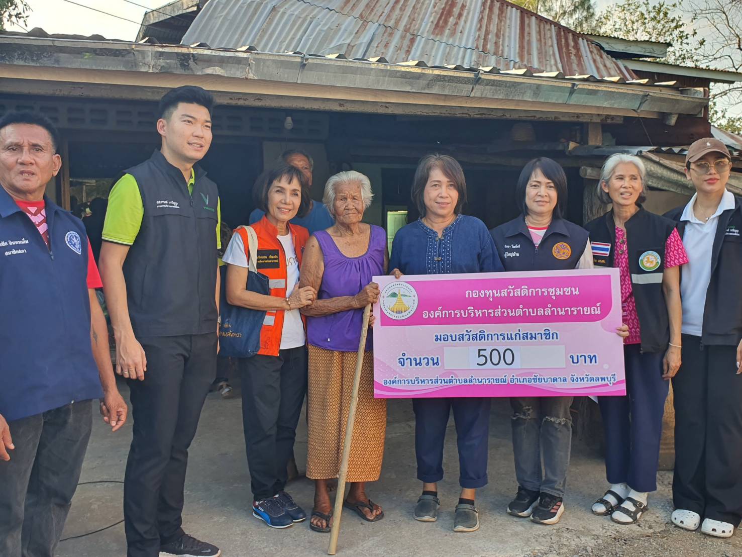 ลพบุรี-พายุกระหน่ำ..!! “วรวงศ์”ลงพื้นที่ช่วยเหลือประชาชนที่ได้รับความเดือดร้อนทุกมิติ