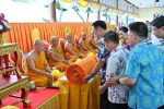 นครปฐม-รองนายกรัฐมนตรี ร่วมพิธีแห่ผ้าห่มองค์พระปฐมเจดีย์ และสรงน้ำพระเนื่องในประเพณีสงกรานต์