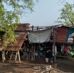 อุบลราชธานี-พายุฤดูร้อนถล่มอุบลฯ บ้านเรือนเสียหายกว่าสิบหลังคาเรือน
