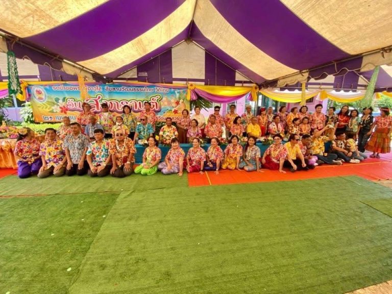 นครสวรรค์-จัดกิจกรรมวันสงกรานต์ พิธีรดน้ำขอพรผู้อาวุโส ที่อาคารสมาคมข้าราชการบำนาญฯ