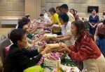 นครสวรรค์-จัดพิธีรดน้ำขอพรผู้อาวุโส ”ใจผูกพัน สานสัมพันธ์ ฉันน้องพี่“