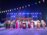 ร้อยเอ็ด-จัดกิจกรรมรำวงย้อนยุคร่วมสมัย เนื่องในงานนมัสการพระธาตุธวัชบุรี
