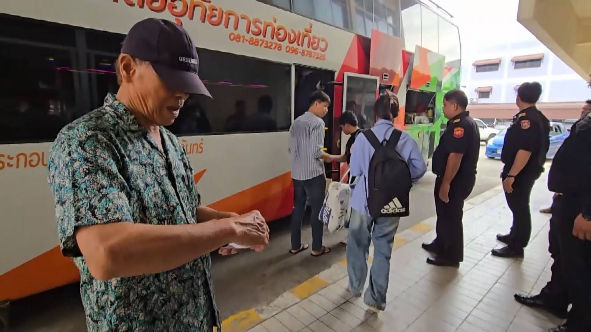 อุทัยธานี-สถานีขนส่งผู้โดยสาร เตรียมเสริม รถทัวร์ รถนำเที่ยว รับมือประชาชนแห่เดินทางกลับ กทม.
