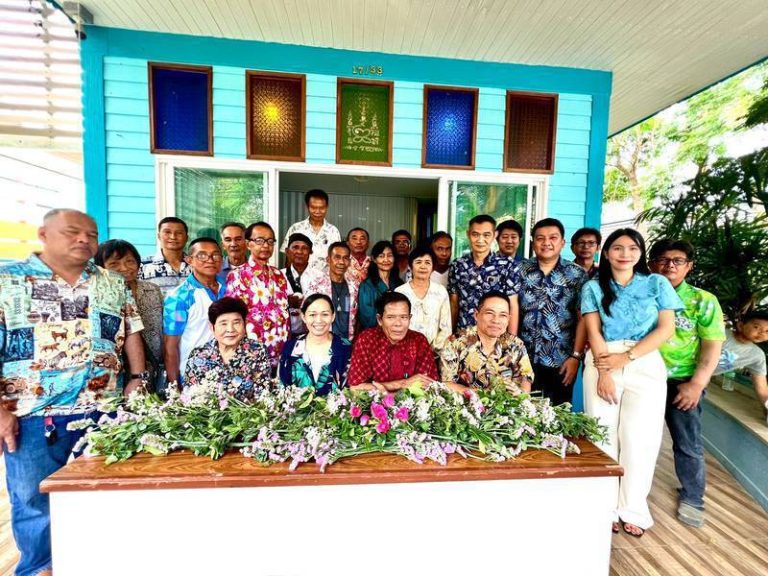 ประจวบคีรีขันธ์-ศูนย์ประสานงานคณะทำงานสมาชิกวุฒิสภาประจวบจัดจัดพิธีสรงน้ำพระขอพรจากผู้หลักผู้ใหญ่