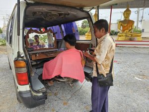 สุพรรณบุรี-รถตัดผมเคลื่อนที่เดลิเวอรี่ถึงหน้าบ้านสะดวกตรงไหนตัดได้ทันที