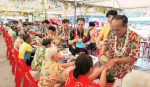 ปทุมธานี-ทต.บ้านกลาง จัดงานรดน้ำดำหัวผู้สูงอายุกว่า 300 คนรวมอายุกว่า 20,000 ปี