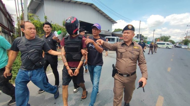 ปทุมธานี-ตร.นำตัวสปายทำแผน พร้อมขอโทษครอบครัวผู้ตาย เผยไม่ตั้งใจยิงใส่น้องผู้หญิง