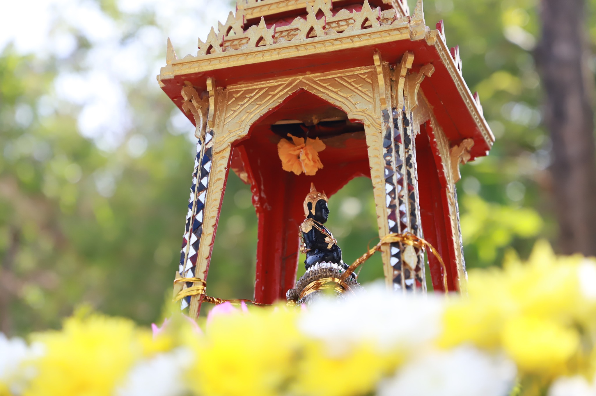 อุบลราชธานี-อัญเชิญน้ำสรงพระราชทานฯ สรงน้ำพระแก้วบุษราคัม