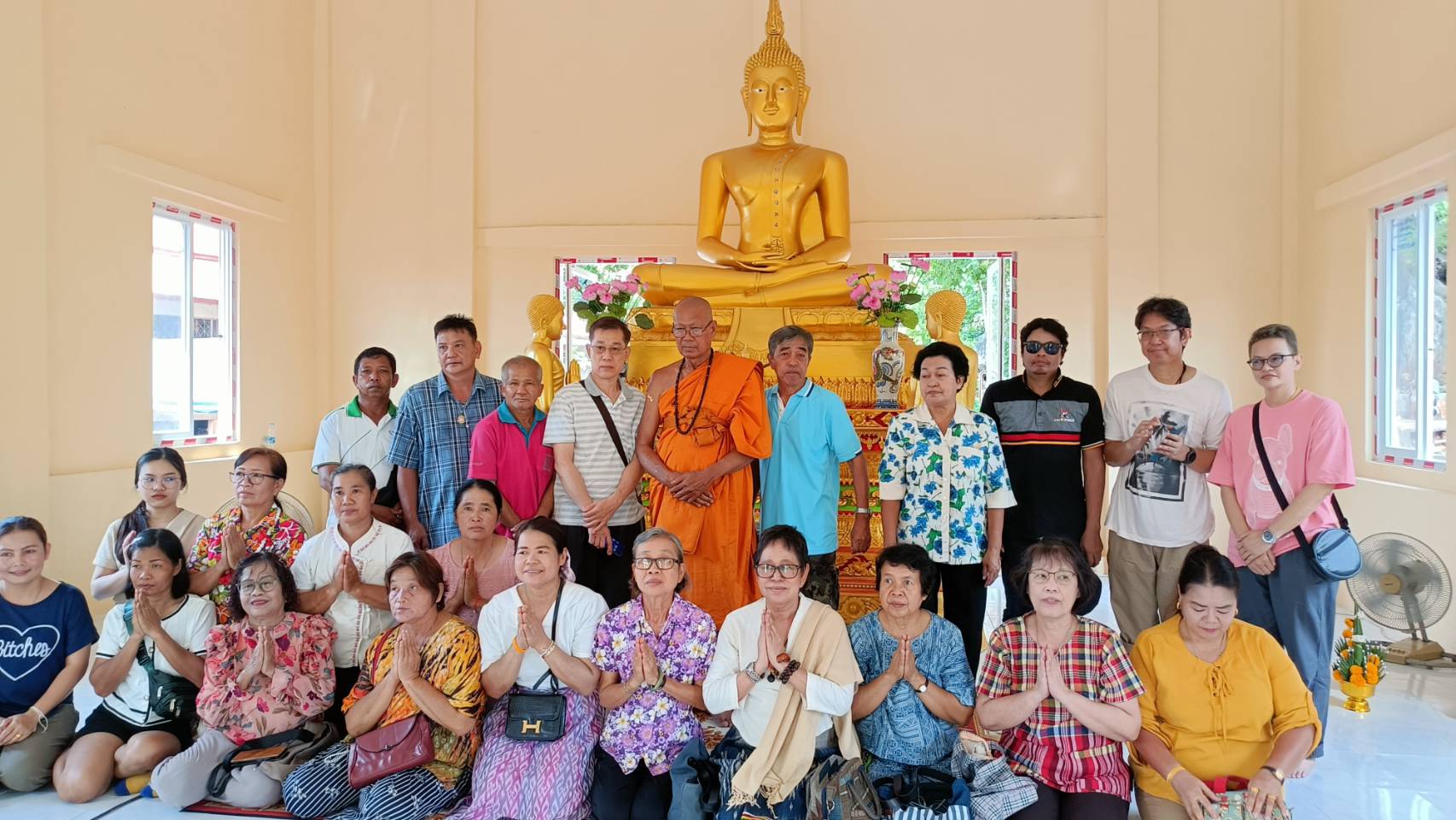 เพชรบูรณ์-ชาวบ้านเขาชะโงกร่วมผู้ใจบุญจัดพิธียกช่อฟ้าอุโบสถ