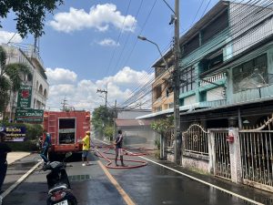 อุบลราชธานี-เพลิงไหม้อาคารพาณิชย์ 3 ชั้น กลางเมืองฯ